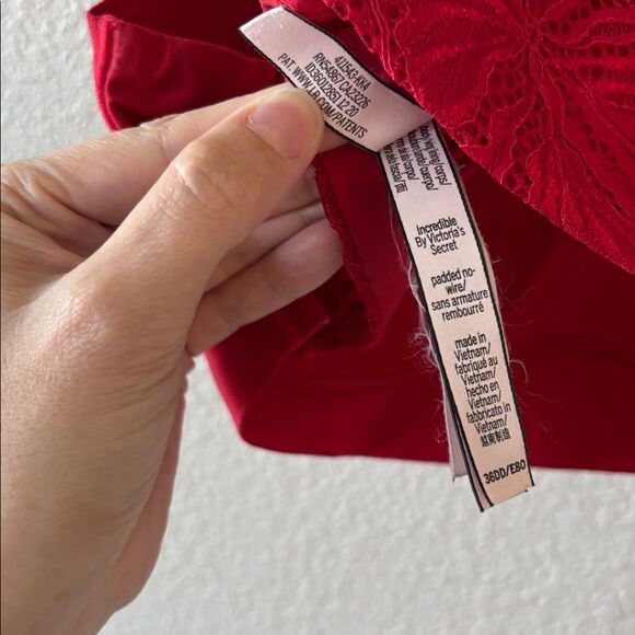 VICTORIA'S SECRET Incredible Padded Red Lace Halter No Wire Bra size 36DD - Picture 5 of 5